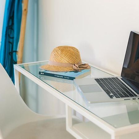 4 Bedroom Apartment On The Beach Tel Aviv Bagian luar foto
