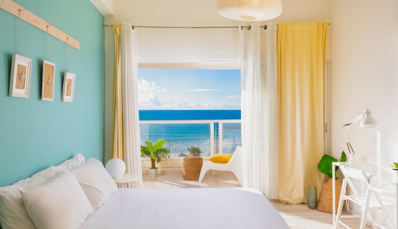 4 Bedroom Apartment On The Beach Tel Aviv Bagian luar foto