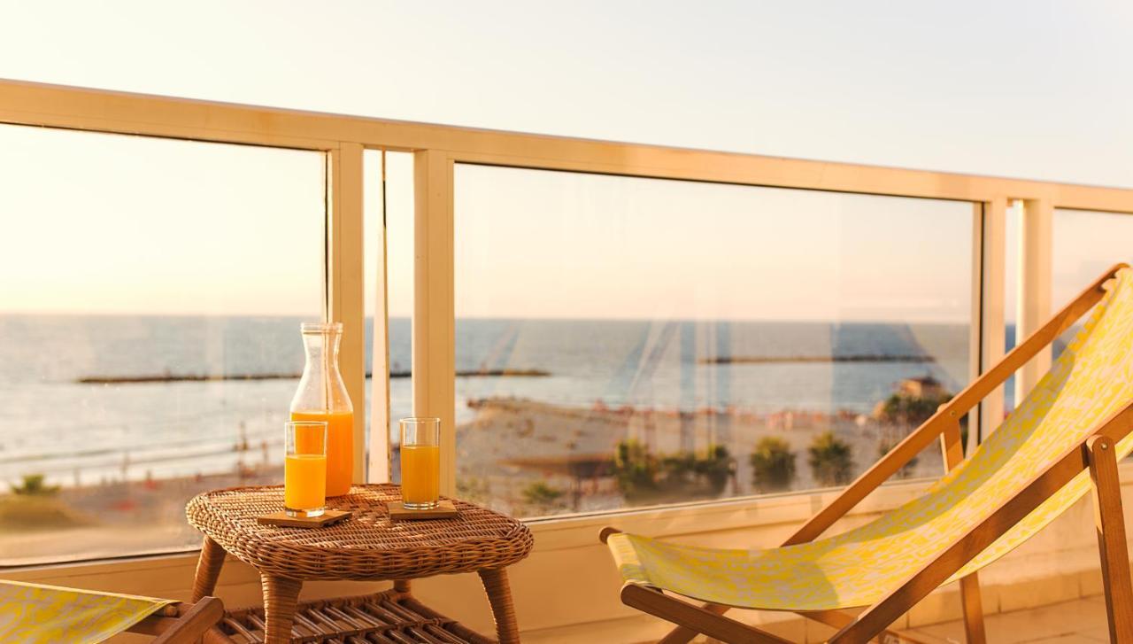 4 Bedroom Apartment On The Beach Tel Aviv Bagian luar foto