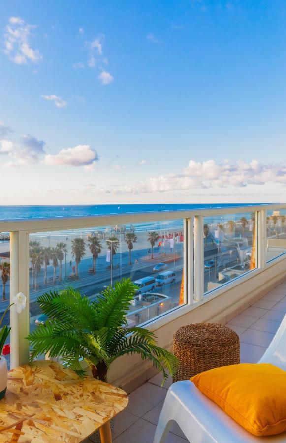 4 Bedroom Apartment On The Beach Tel Aviv Bagian luar foto