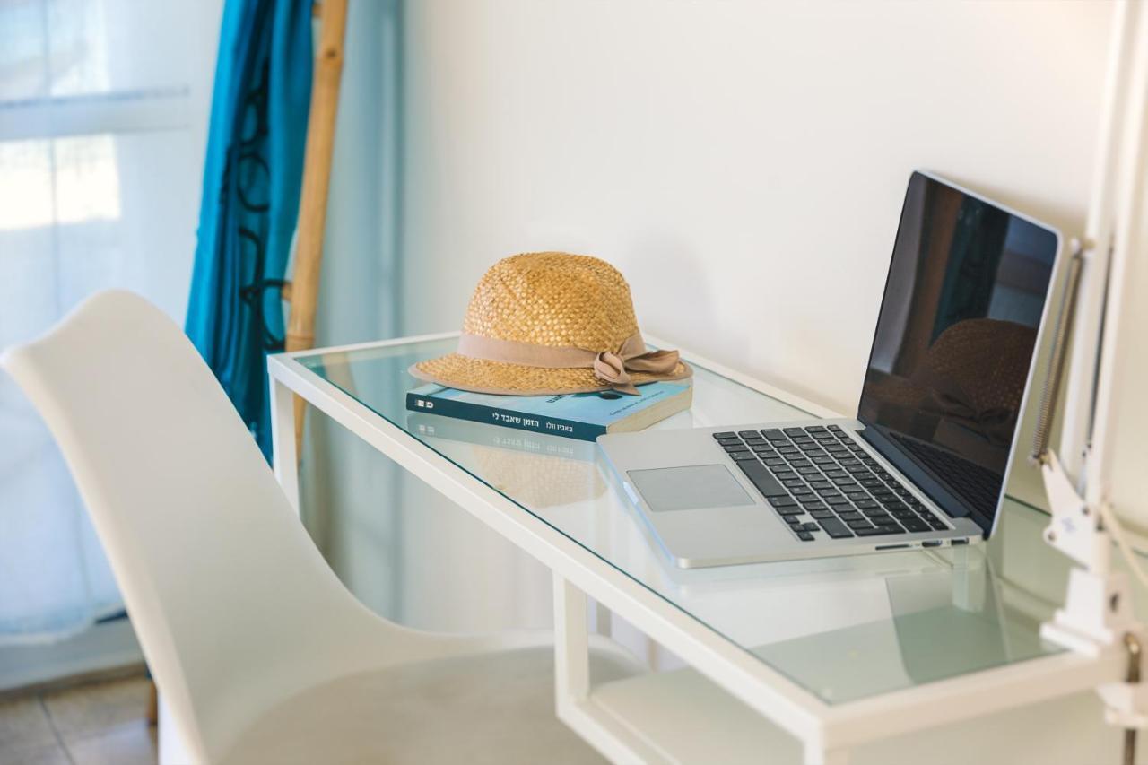 4 Bedroom Apartment On The Beach Tel Aviv Bagian luar foto